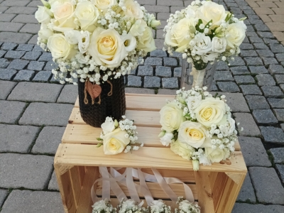 Smetanovo-bílá : celá výzdoba